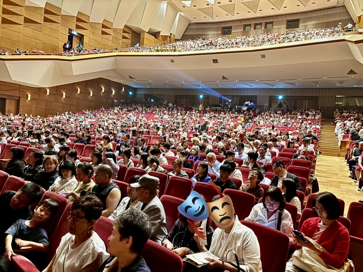 ほぼ満席となった文京シビックホール大ホールの客席 2026年8月31日